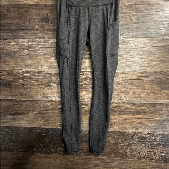 Lululemon Athletica Gray Performance Leggings with Pockets Size 4 - Picture 1 of 10